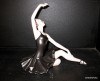 Porcelánová soška - Sedící baletka  22206 natur + fond černý + zlato