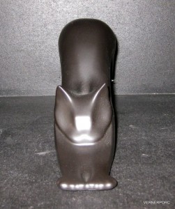 Porcelánová soška - Protahující se kočka 24501 fond černý