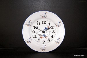 Porcelánové hodiny talířové Ofelie, dekor Husa 25cm