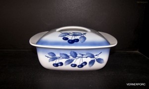 Porcelánový pekáč s víkem, Blue Cherry