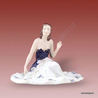 Porcelánová soška sedící dívky v modrých šatech Royal Dux Bohemia 