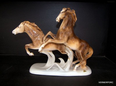 Porcelánová soška - Koně v běhu Royal Dux Bohemia 