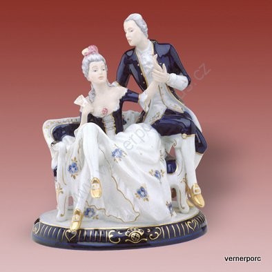 Porcelánová soška pána s dámou na divanu Royal Dux Bohemia 
