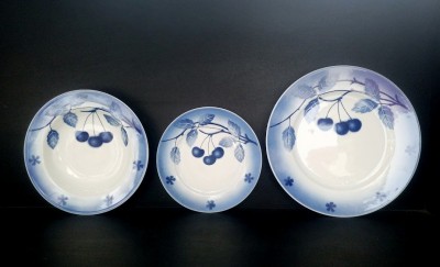 Sada talířů, porcelán Blue Cherry, 18 dílná Thun 