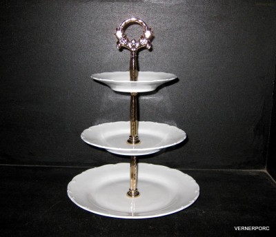 Třípatrový etažér Ofelie, bílý porcelán Moritz Zdekauer 