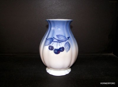 Porcelánová váza Rose, Blue Cherry 19cm Thun 