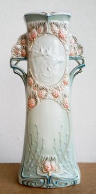 Váza s jelenem secese, 41cm Royal Dux Bohemia 