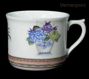 Velký porcelánový hrnek s potiskem květin 0,7 l. Leander Loučky 